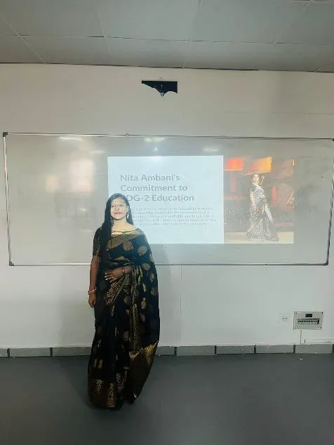 SSIM student presenting on a business leader's commitment to education