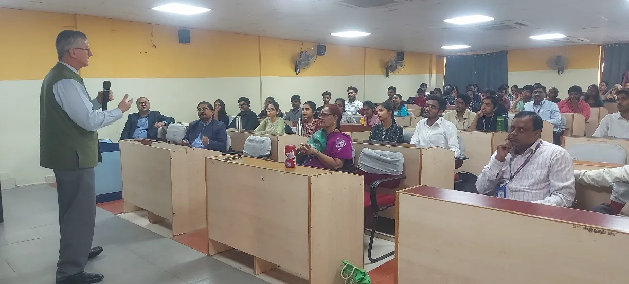 Prof. Ross O'Brien addressing SSIM students and faculty during an international guest talk